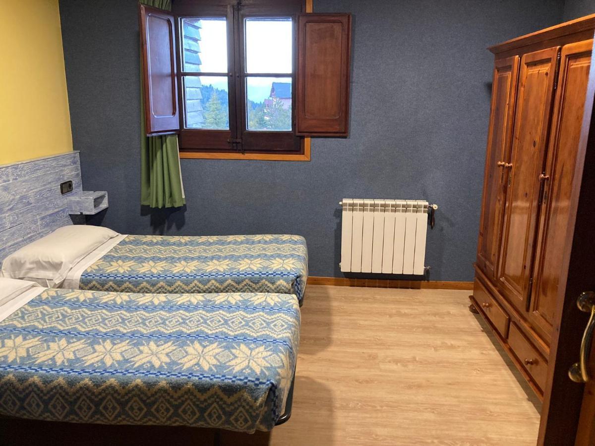 Alberg Residència Esportiva Els Isards La Molina  Extérieur photo