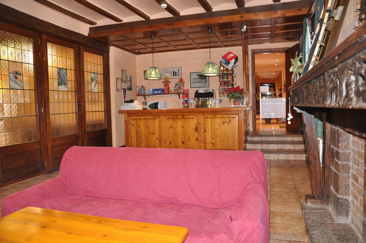 Alberg Residència Esportiva Els Isards La Molina  Extérieur photo